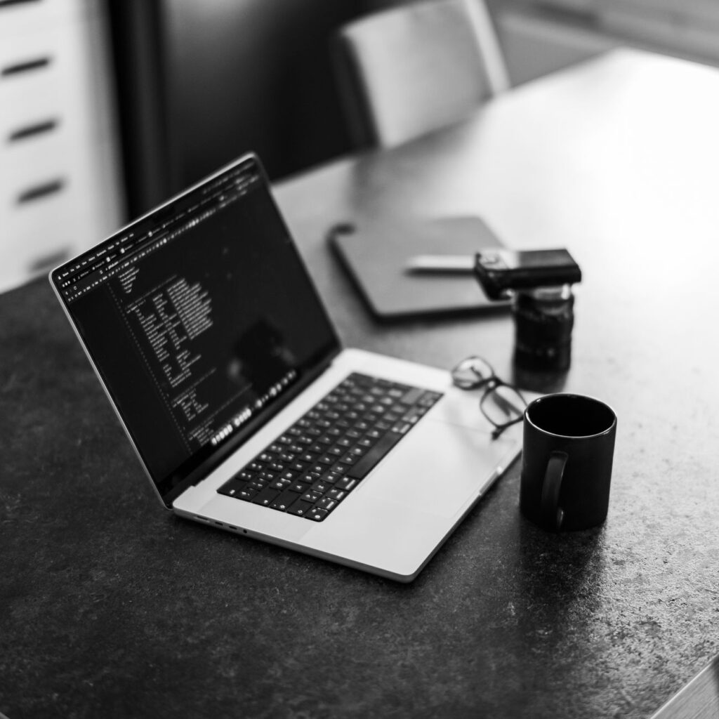 Cómo preparar tu currículum para un Máster en Tecnología e Informática 1 pexels photo 12200696